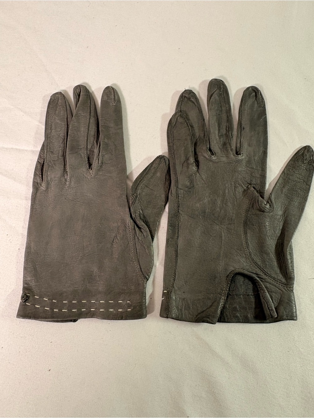 Men's Classic Leather Driving Gloves - Gray